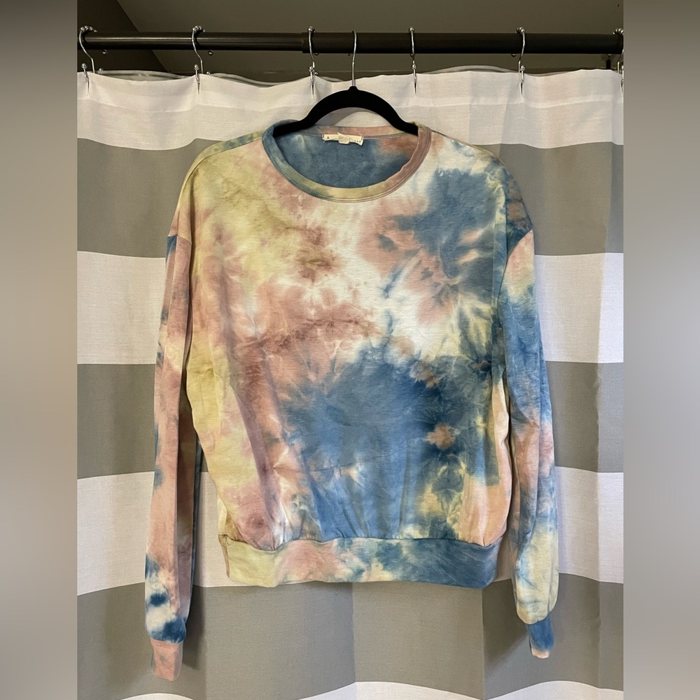 Tie dye pattern lightweight scoop neck sweater